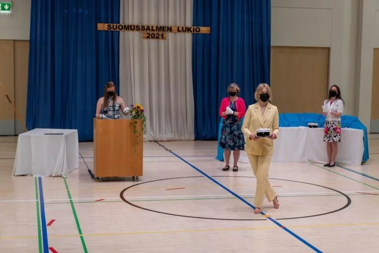 Milla Veteläinen yo-juhlassa
